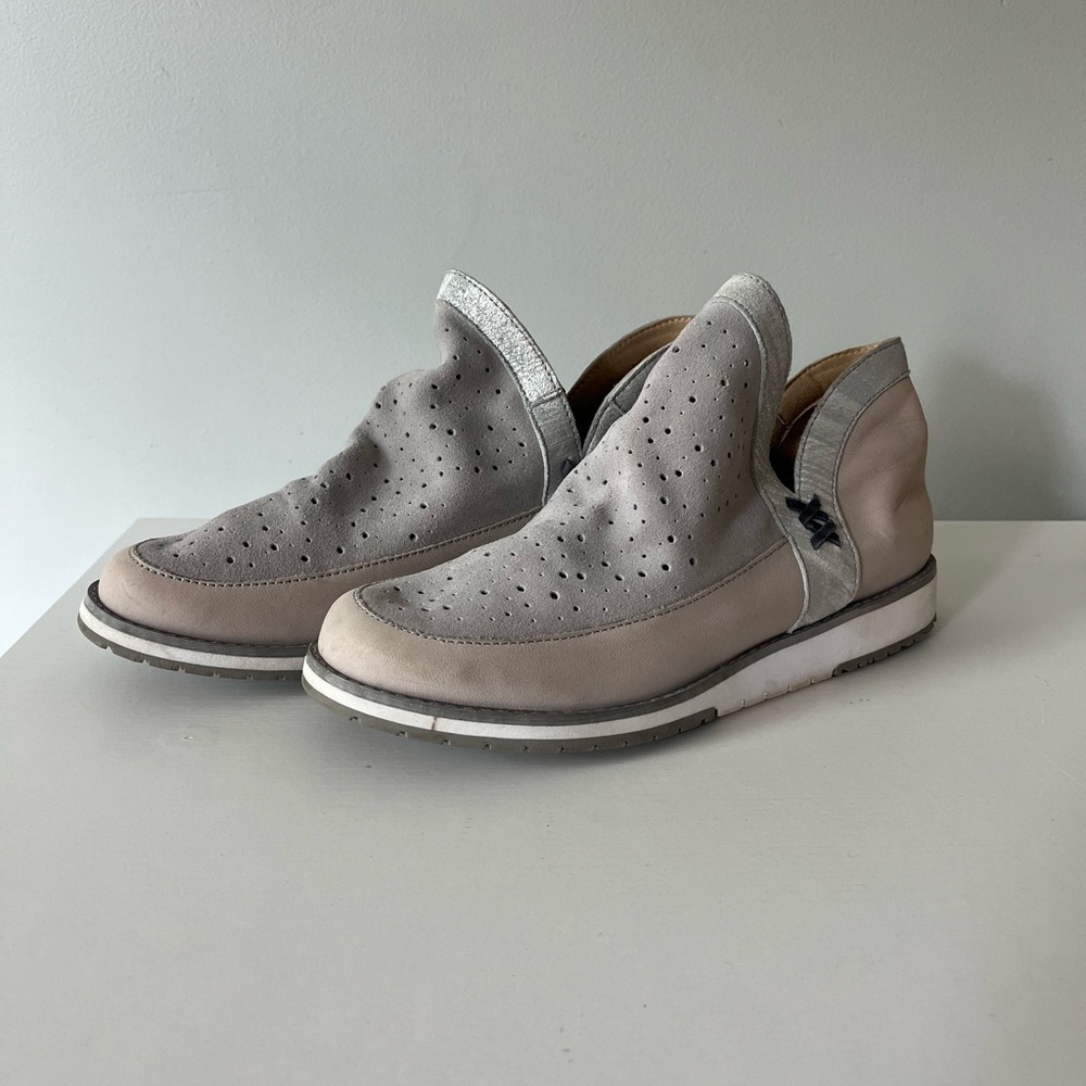 Emu Australia Women's Size 7 Perforated Summer boots Leather Pull Slip On Shoes